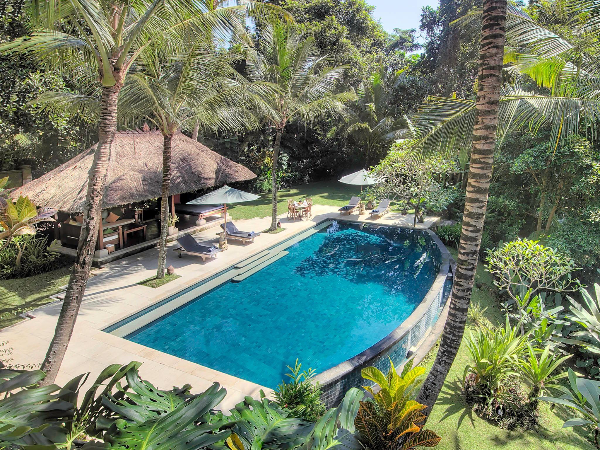 Villa Alamanda - Overview of pool area
