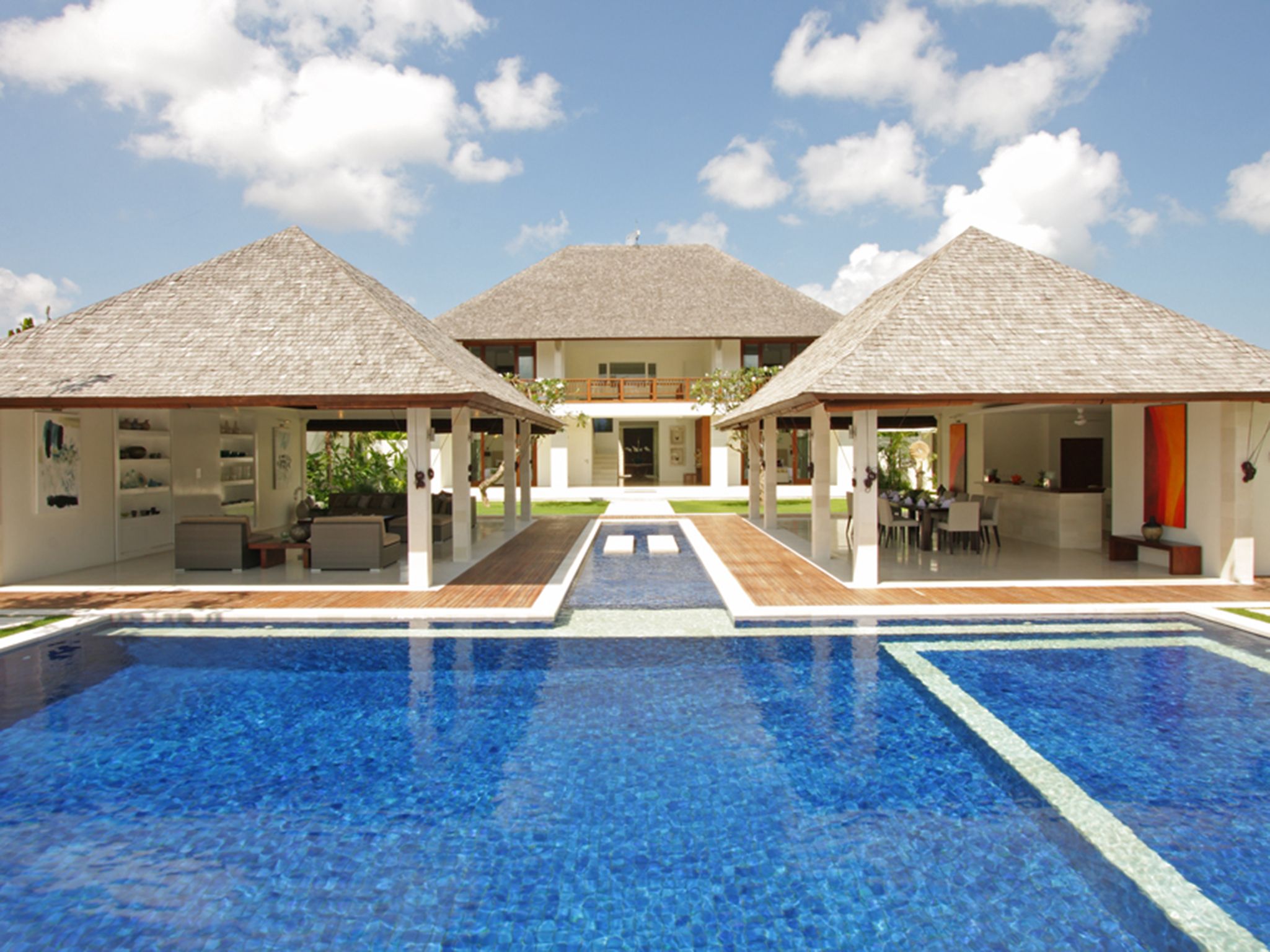 Villa Asante - The villa and pool