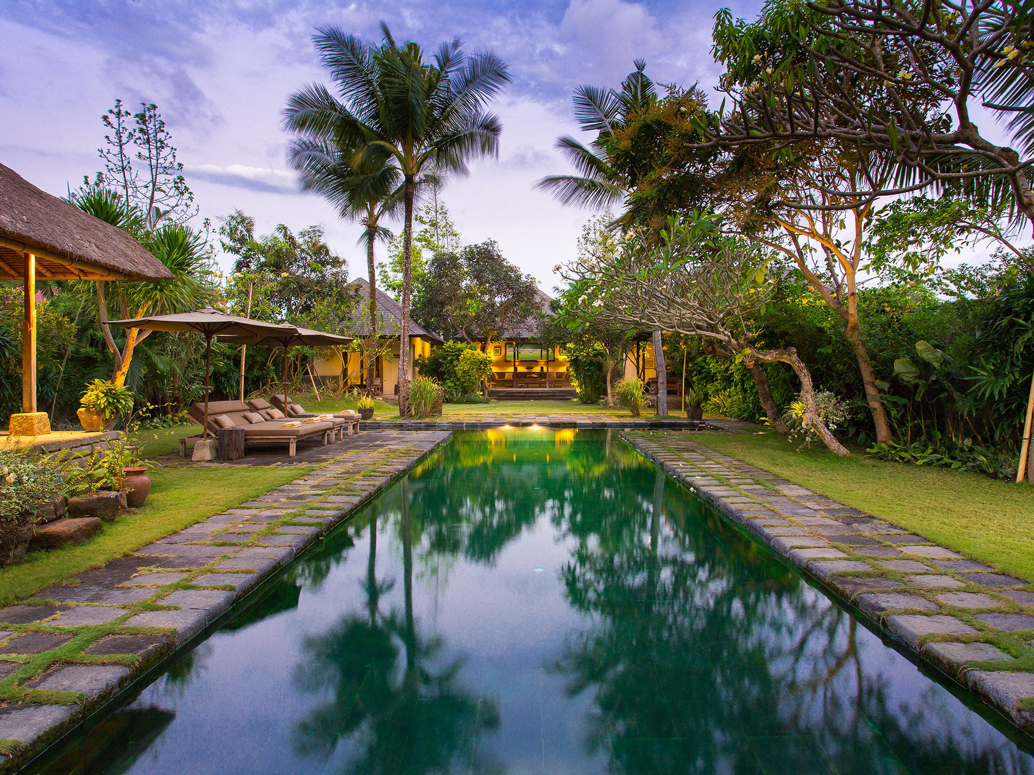 Villa Belong Dua - Pool at dusk